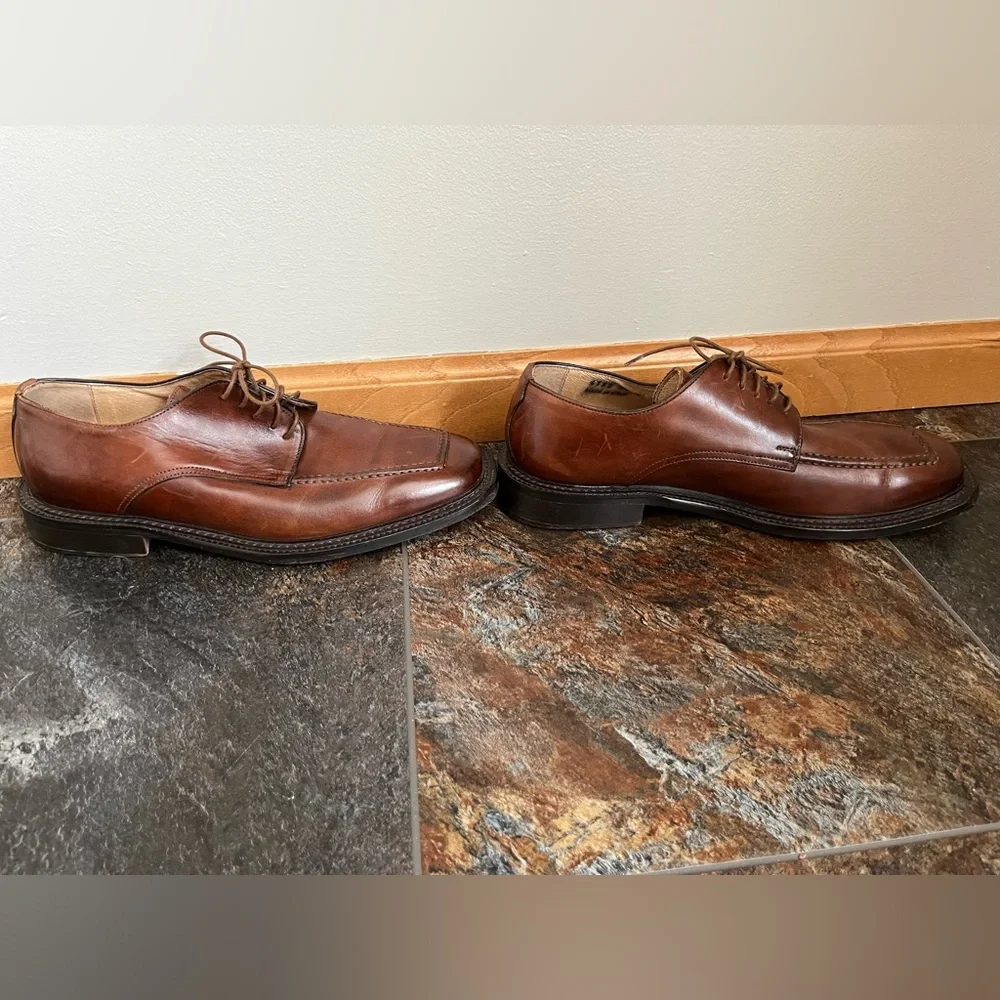 Men’s Bachrach brown lace up calf leather oxford shoe. Made in Italy. Size 10